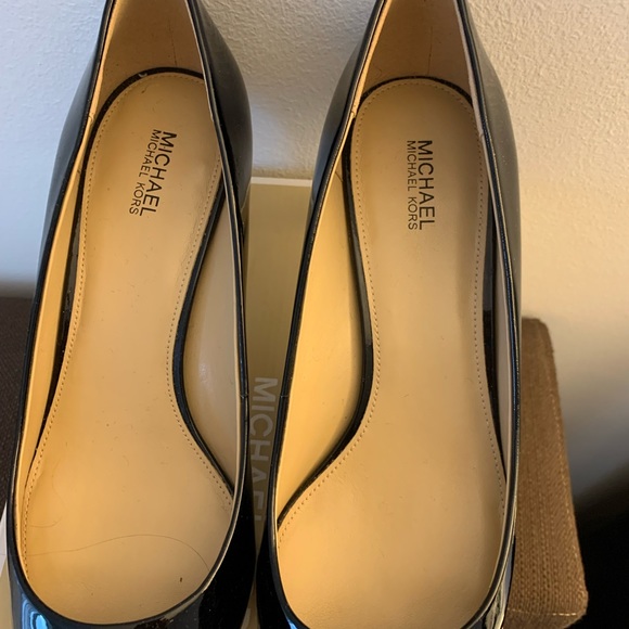 Michael Kors, black patent heels - Picture 3 of 6